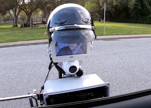 Robot policía GoBetween para controles de tráfico en carretera